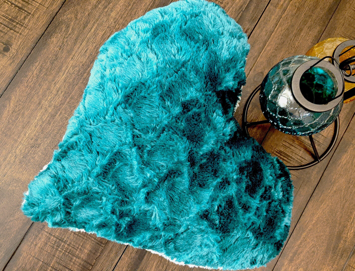 DaDa Bedding Lucky Irish Teal Green Faux Fur Heart Shaped Throw Pillow - 16” x 14”