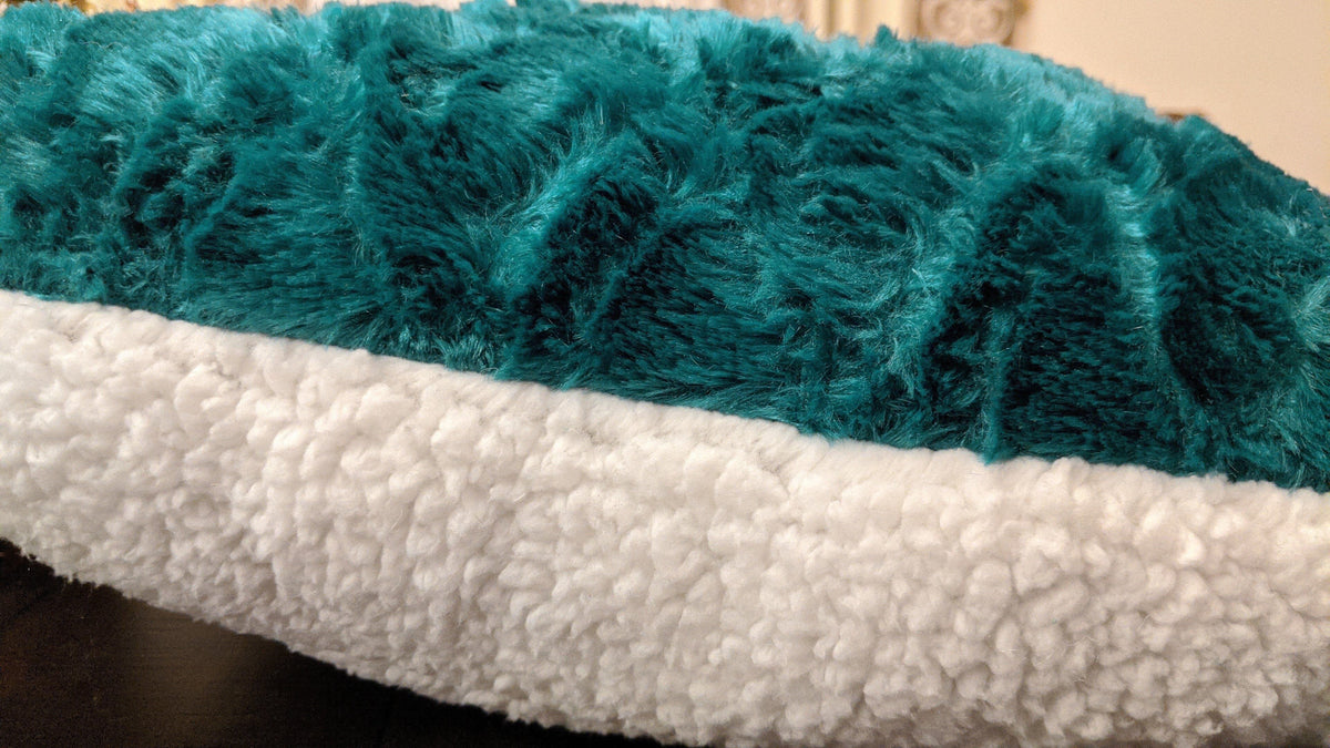 DaDa Bedding Lucky Irish Teal Green Faux Fur Heart Shaped Throw Pillow - 16” x 14”