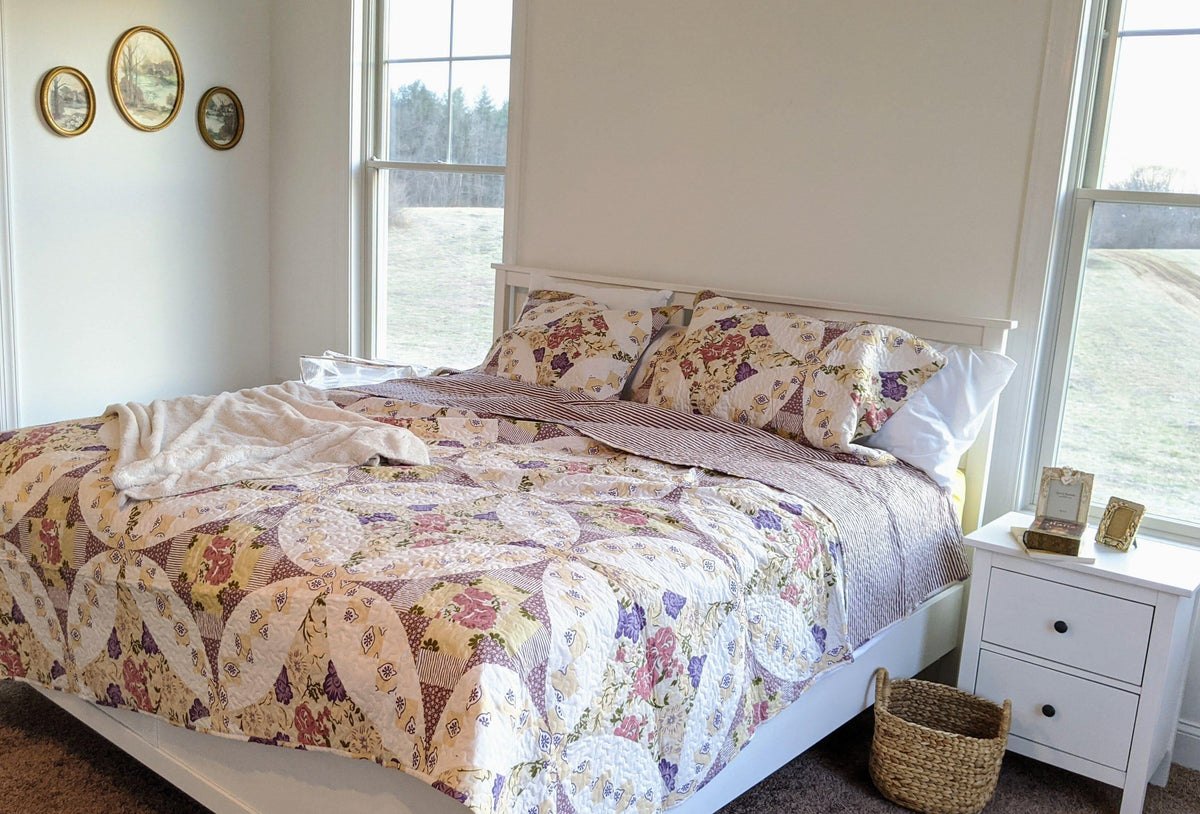 DaDa Bedding Wisteria Cottage Roses Floral Lightweight Quilted Bedspread Set (HS-1003)