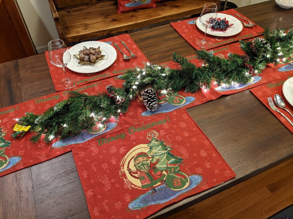 DaDa Bedding Set of 4-Pieces Red Santa Claus Christmas Tapestry Placemats 13” x 19” (17615)