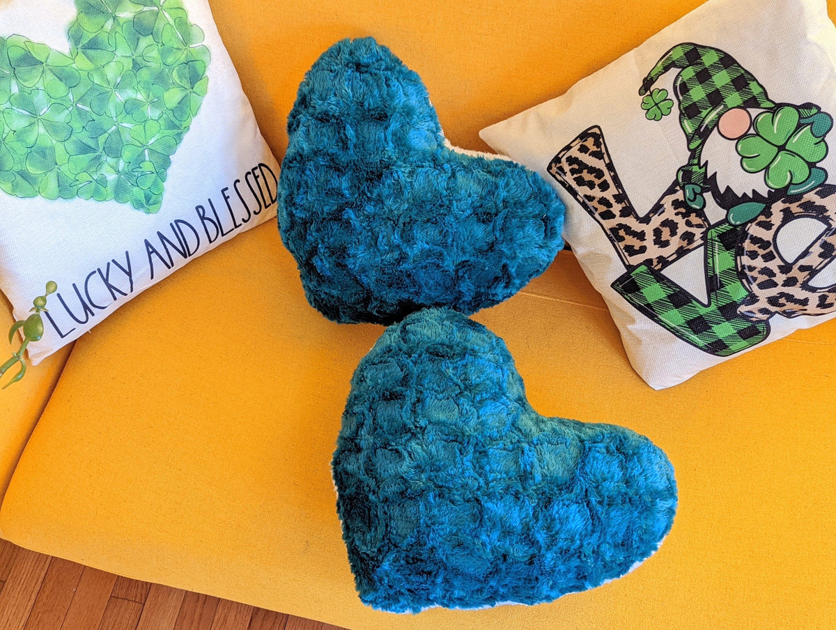 DaDa Bedding Lucky Irish Teal Green Faux Fur Heart Shaped Throw Pillow - 16” x 14”