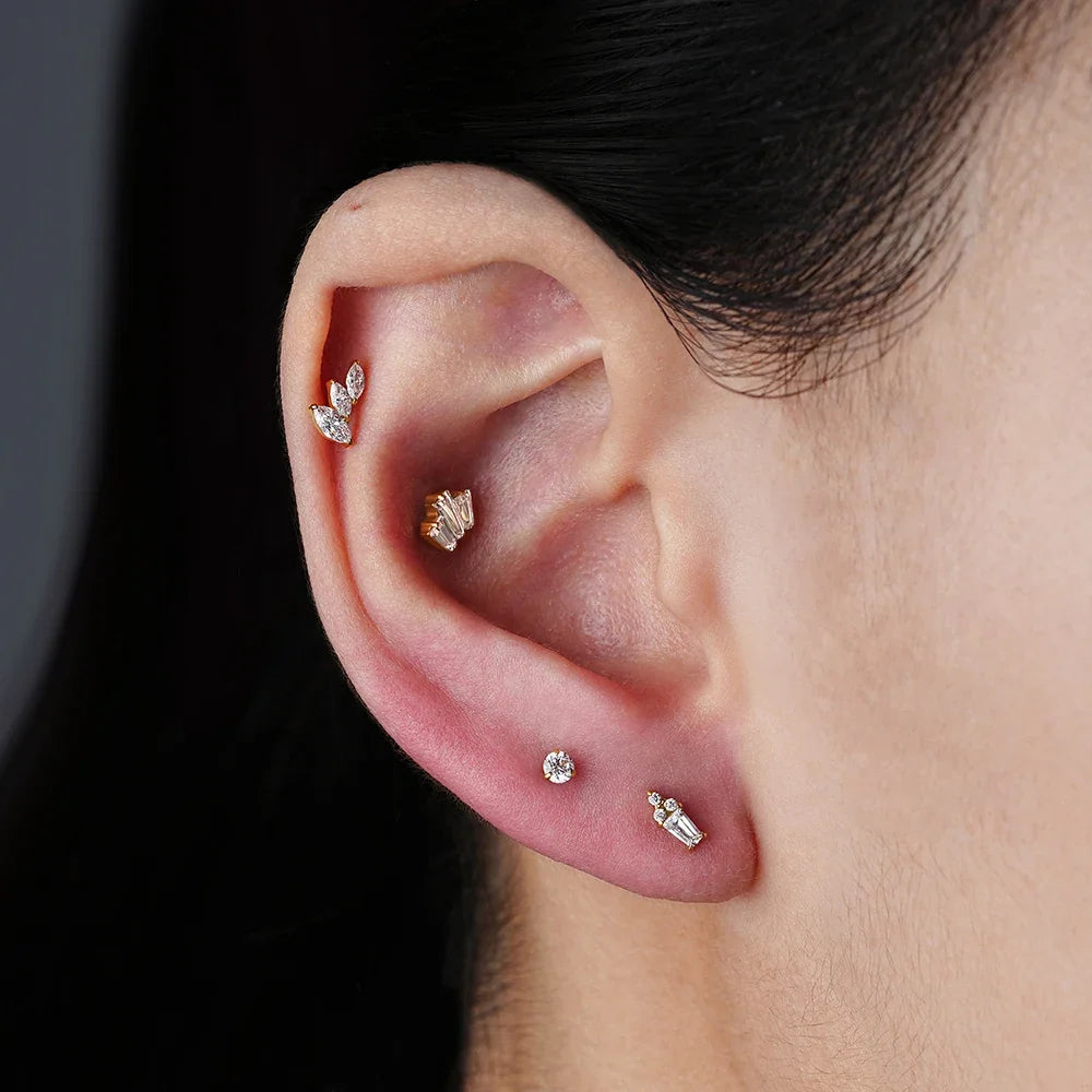 Right Grand ASTM F136 Titanium 16G Triple Baguette CZ Crown Monroe Labret Stud Cartilage Helix Conch Stud Earlobe Piercing