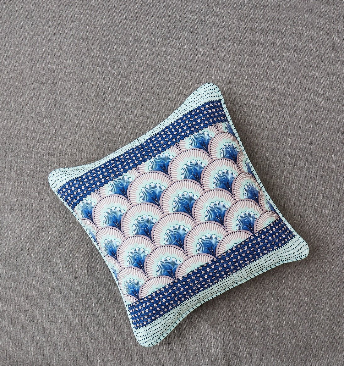 DaDa Bedding Set of 2-Pieces Mediterranean Fans Waves Minty Blue Throw Pillow Covers, 18" x 18" (JHW884)