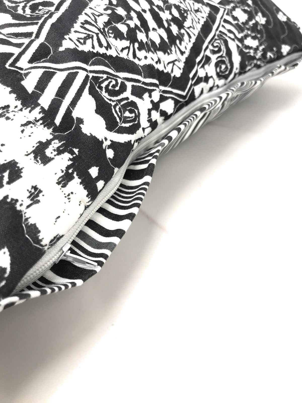 DaDa Bedding Aztec Black & White Diamonds Throw Pillow Covers - 18" x 18" 2-Pack (C14800-1-CC)
