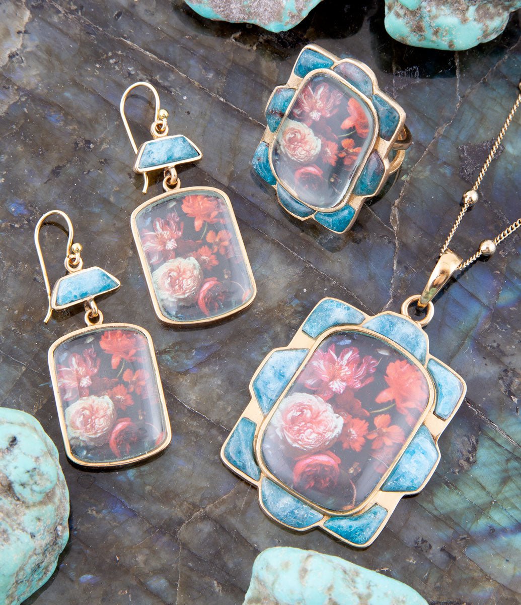 Scenic Red Florals Blue Apatite Golden Pendant Necklace